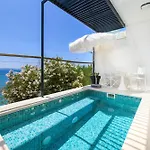 Gallery Luxury Suites & Rooms-Only Adults