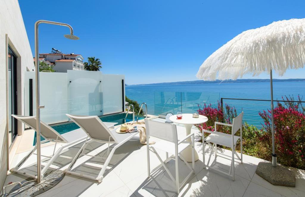 Gallery Luxury & Rooms-only Adults Split