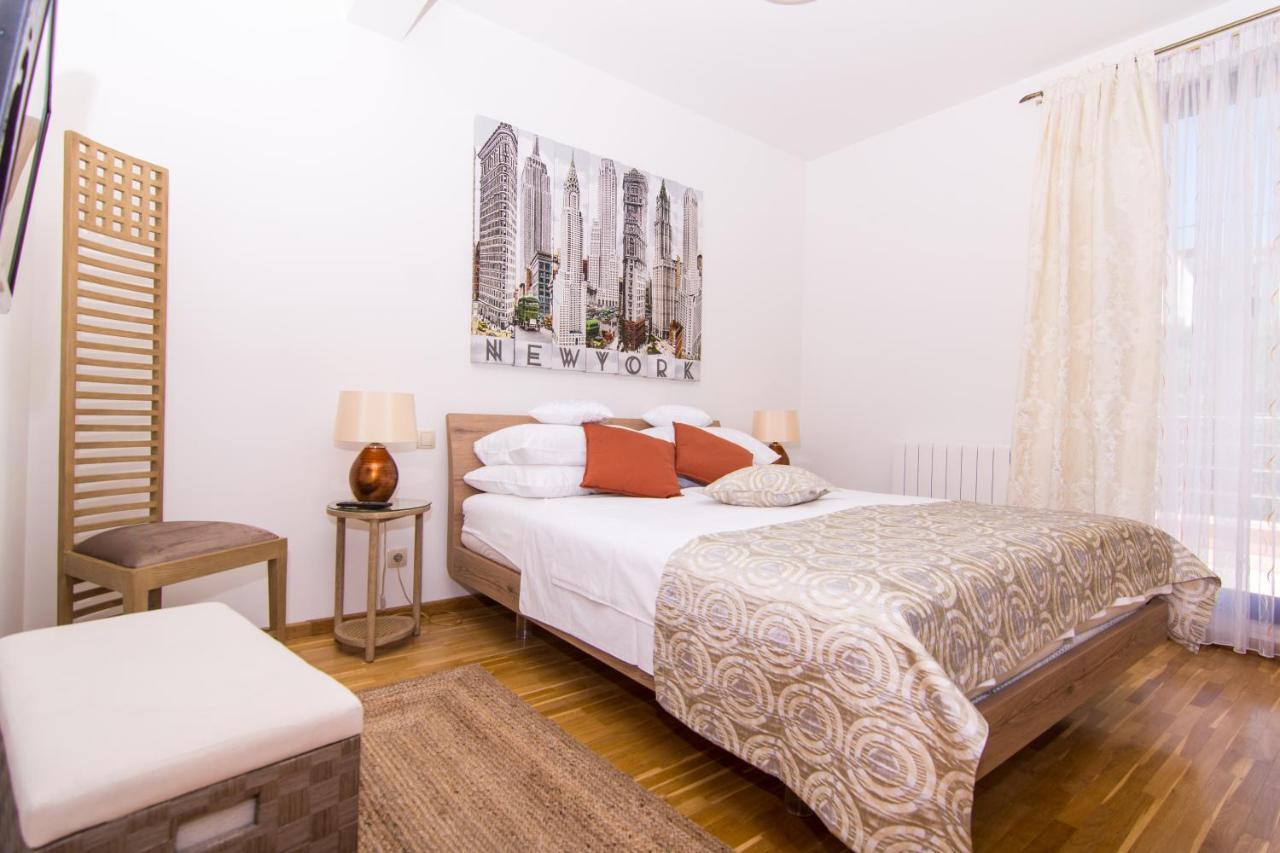 Gallery Luxury & Rooms-only Adults * Split