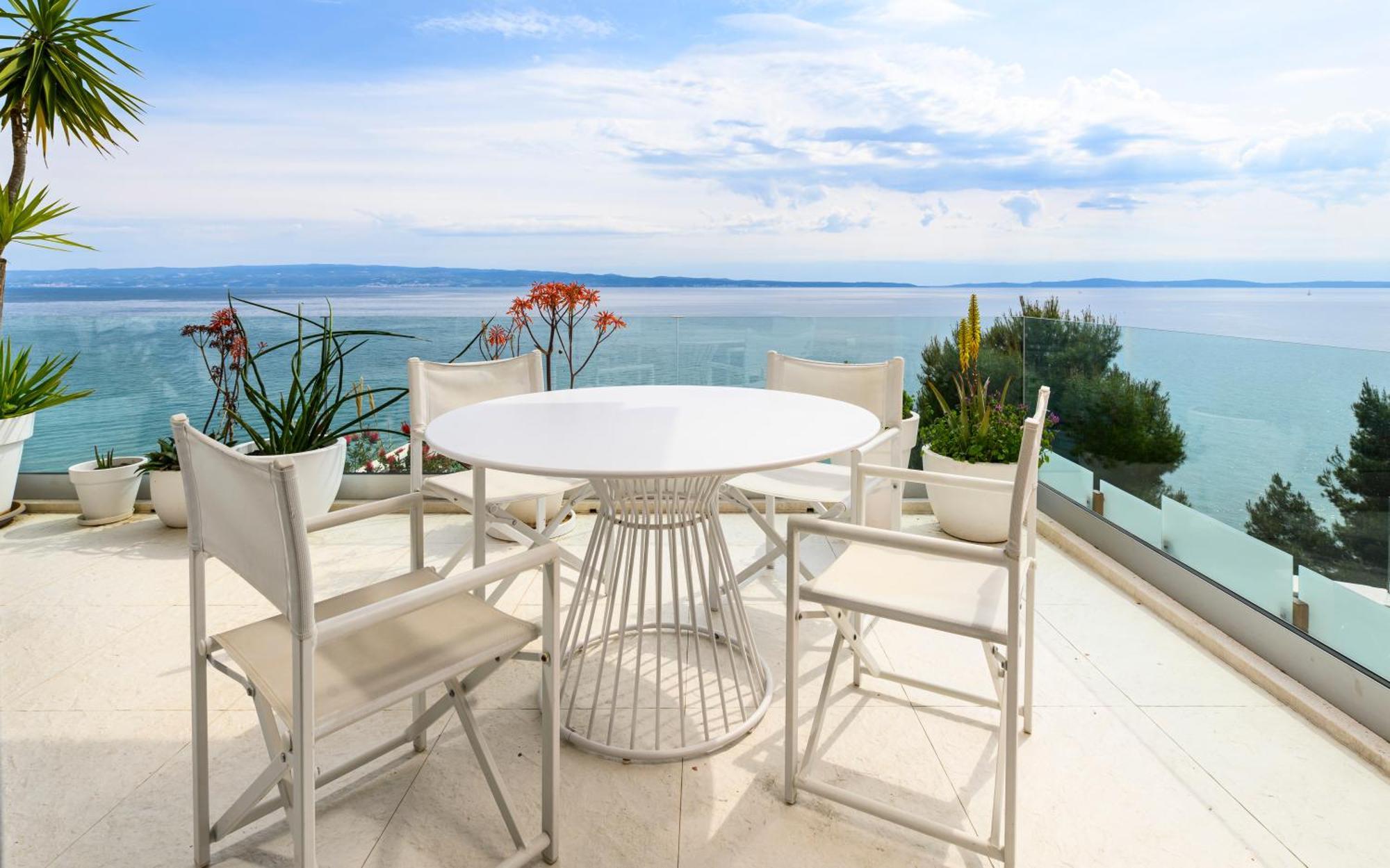 Gallery Luxury & Rooms-only Adults Split