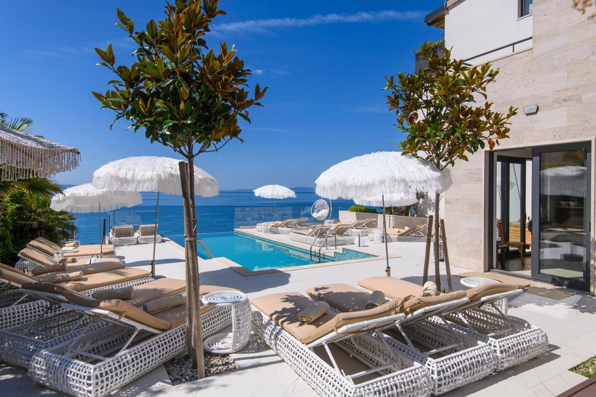 Gallery Luxury & Rooms-only Adults *