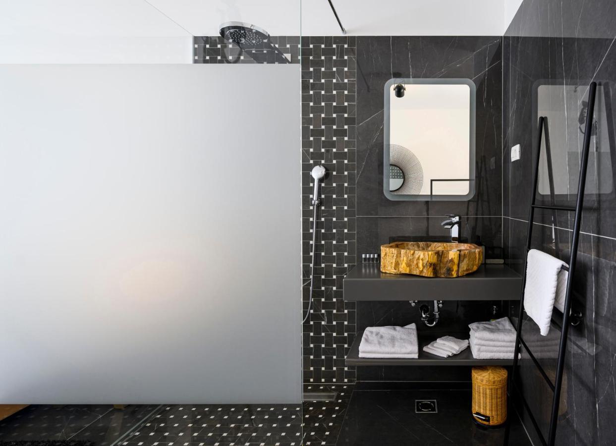Gallery Luxury Suites & Rooms-Only Adults Apartment Split